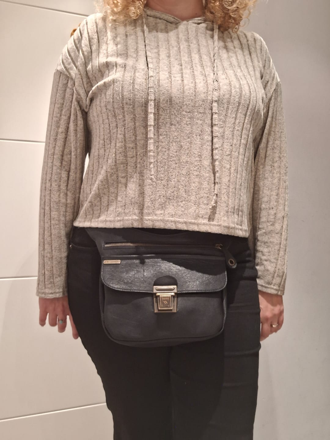 Customer photo review of Riñonera "Classic Black & Old Gold” + Bolsillo trasero · Piel · Pieza Exclusiva Núm. 19004