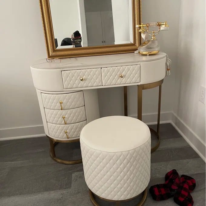 Customer photo review of Acodaiuy Vanity Desk | Makeup Vanity Desk White Vanity Table Dressing Table with Drawers Vanity Desk with Mirror & with Lights Makeup Table for Bedroom Bathroom - White