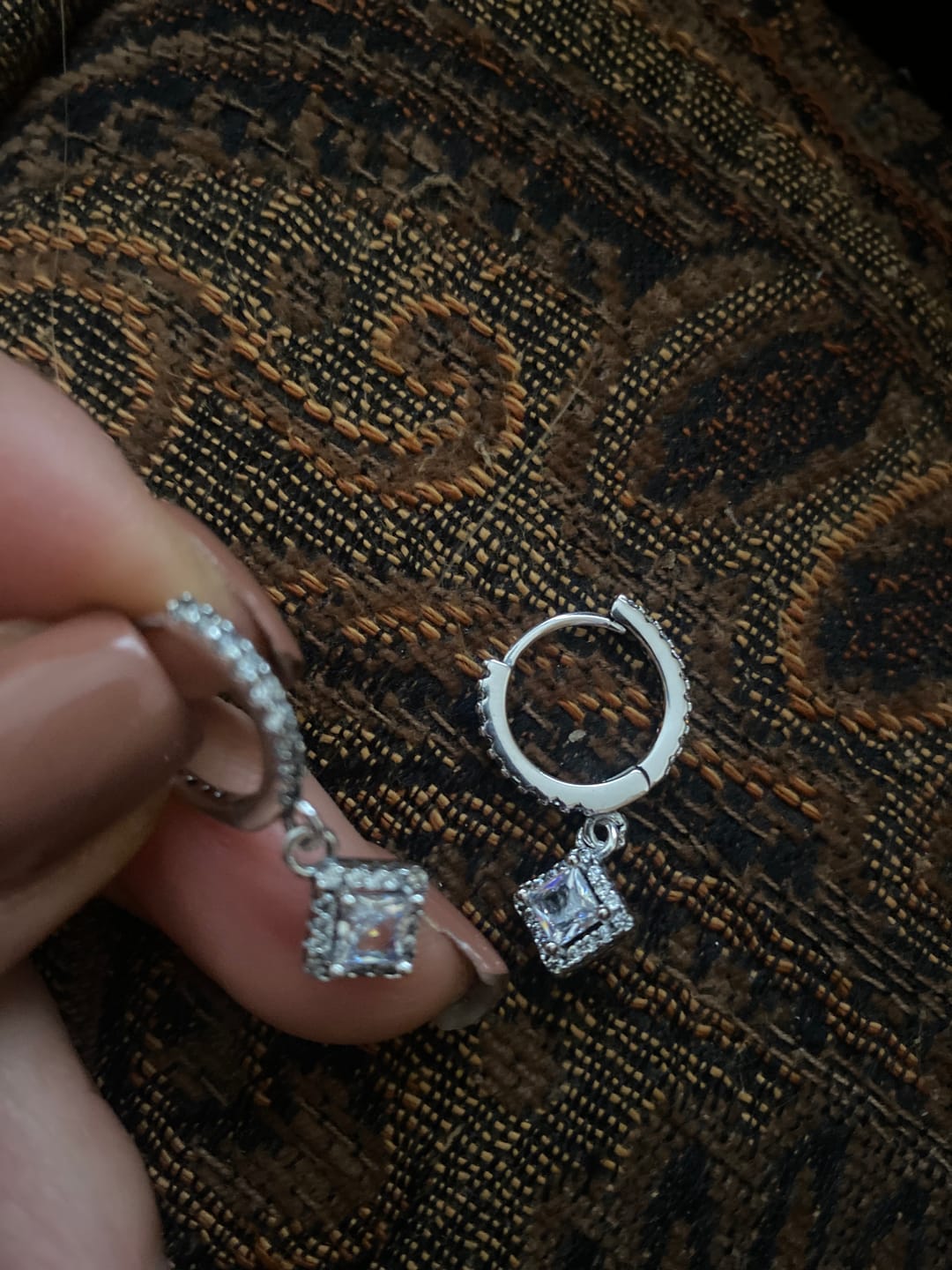 Customer photo review of Aretes Tiffani de Zirconias