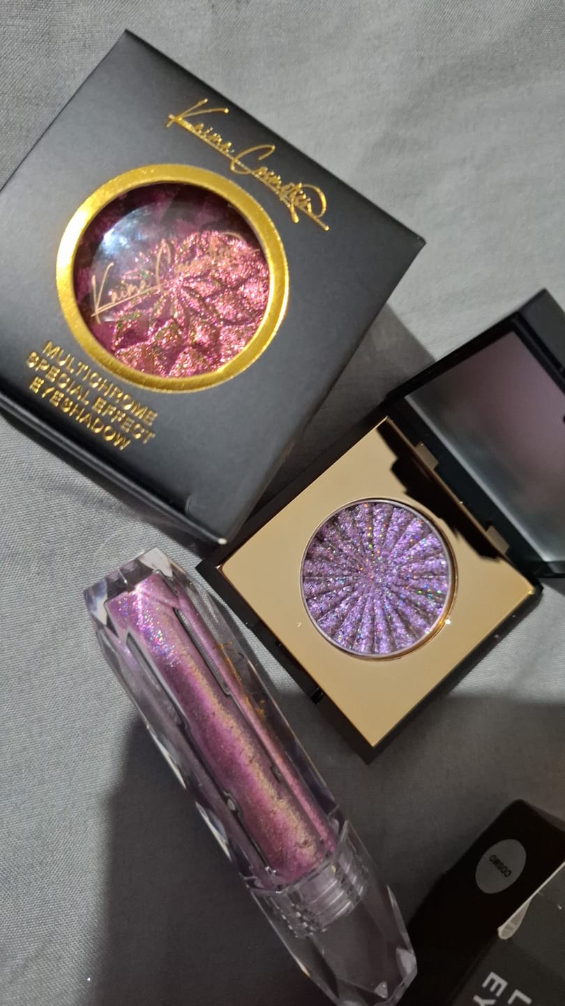 Customer photo review of Holographic Multichrome Liquid Glitter Eyeshadow - Cosmo