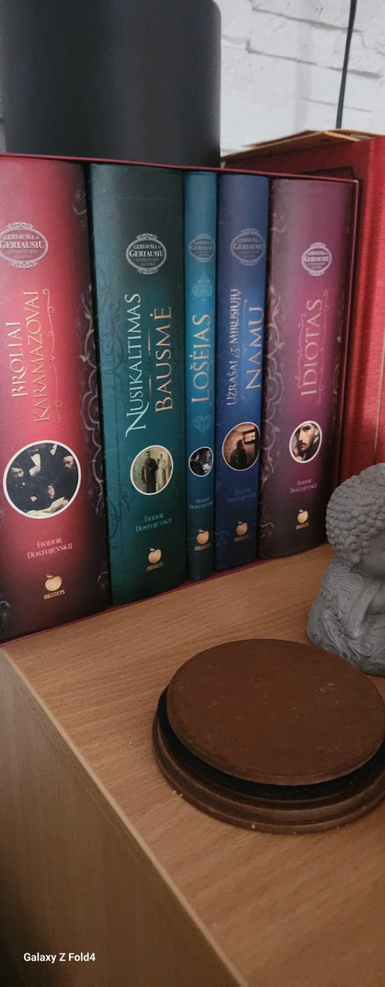 Customer photo review of Literatūros genijaus F. Dostojevskio šedevrų rinkinys: 5 romanų rinkinys kolekcinėje dėžutėje