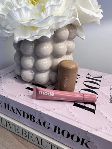 Customer photo review of peptide lip tint / toast - Disponivel