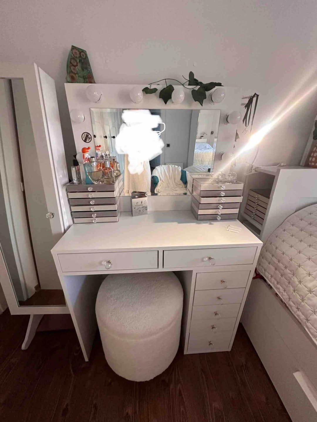 Customer photo review of Rani BJ108 Makyaj Tuvalet Masası 7 Çekmeceli Takı Düzenleyici Beyaz