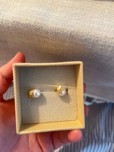 Customer photo review of Aretes 'Bee' Perla Chicos