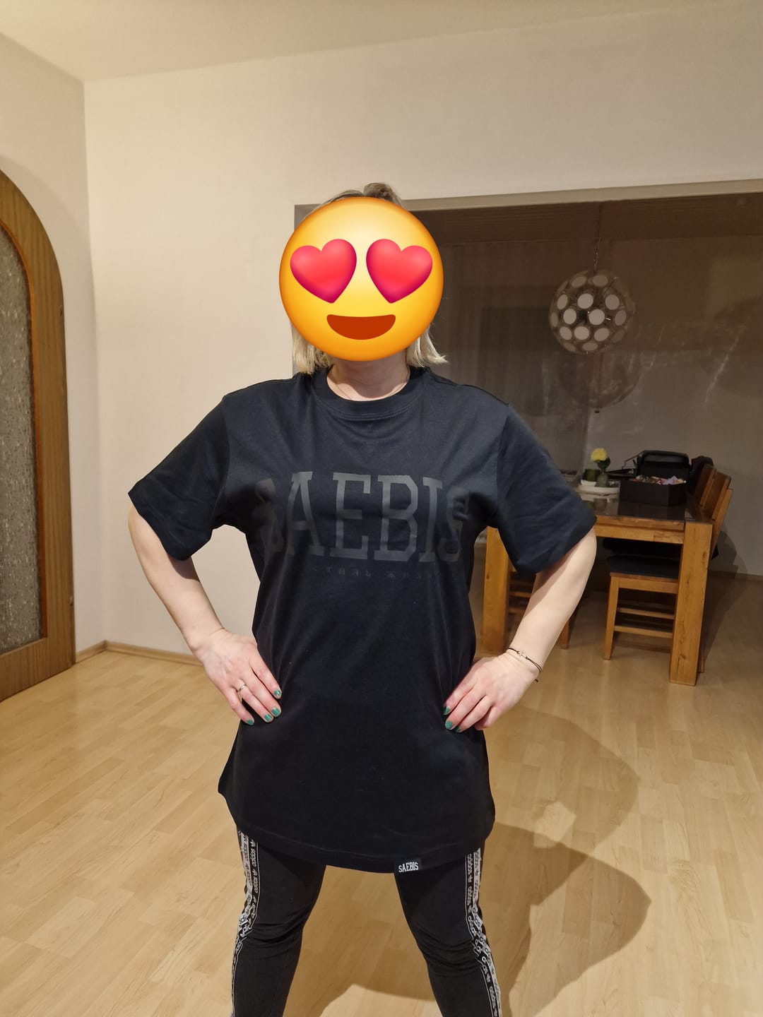 Customer photo review of Lifestyle All Black Damen Oversized T-Shirt by SAEBIS®