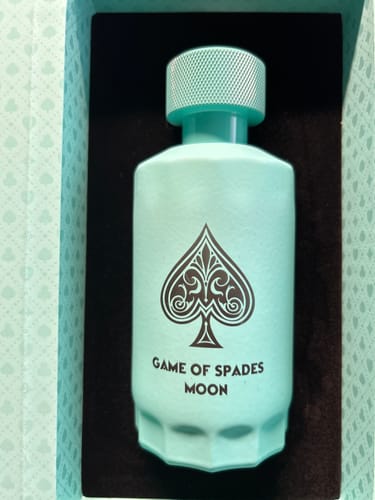 Reseña con foto de un cliente sobre Perfume Unisex JO MILANO GAME OF SPADES MOON 100ml PARFUM