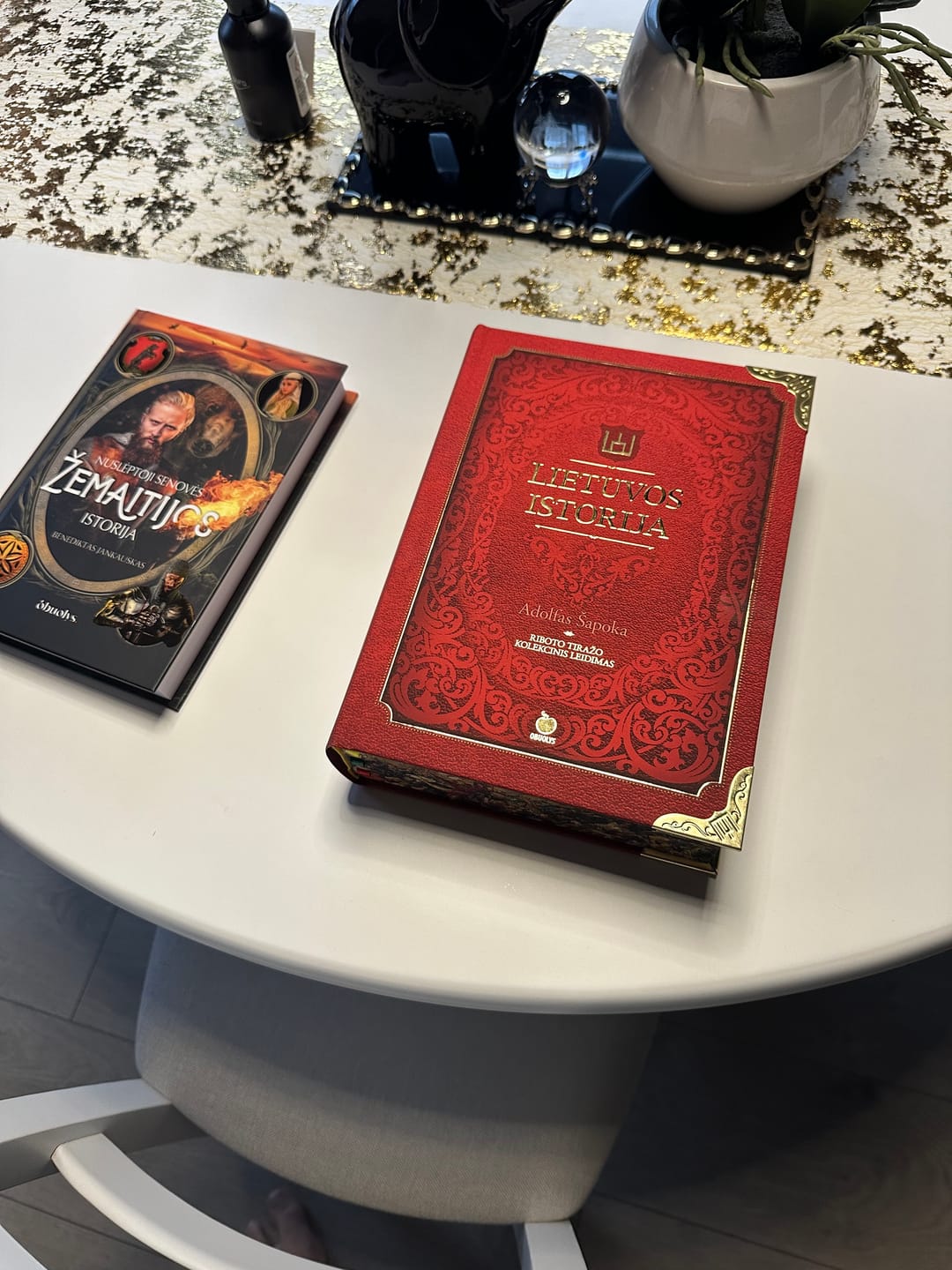 Customer photo review of Nuslėptoji senovės Žemaitijos istorija: intriguojanti, gausiai iliustruota istorijos paslapčių knyga