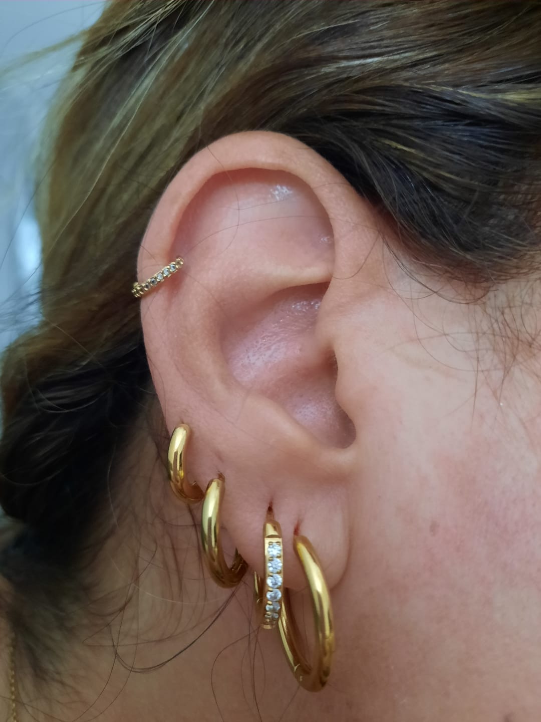 Customer photo review of Brinco de Argola Arielle Banhado em Ouro 18K