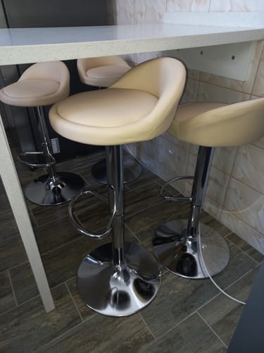 Customer photo review of Pack 4 Piso Bar Taburete Giratorio de Altura Regulable