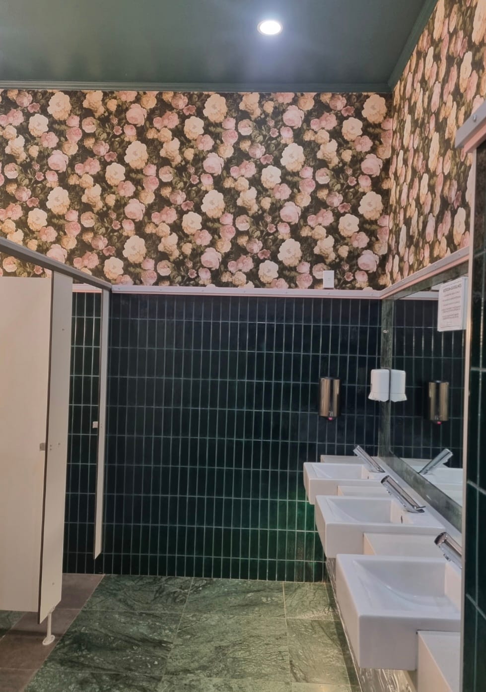 Customer photo review of Oil Painting Bouquet Floral Wallpaper - Pink & Cream