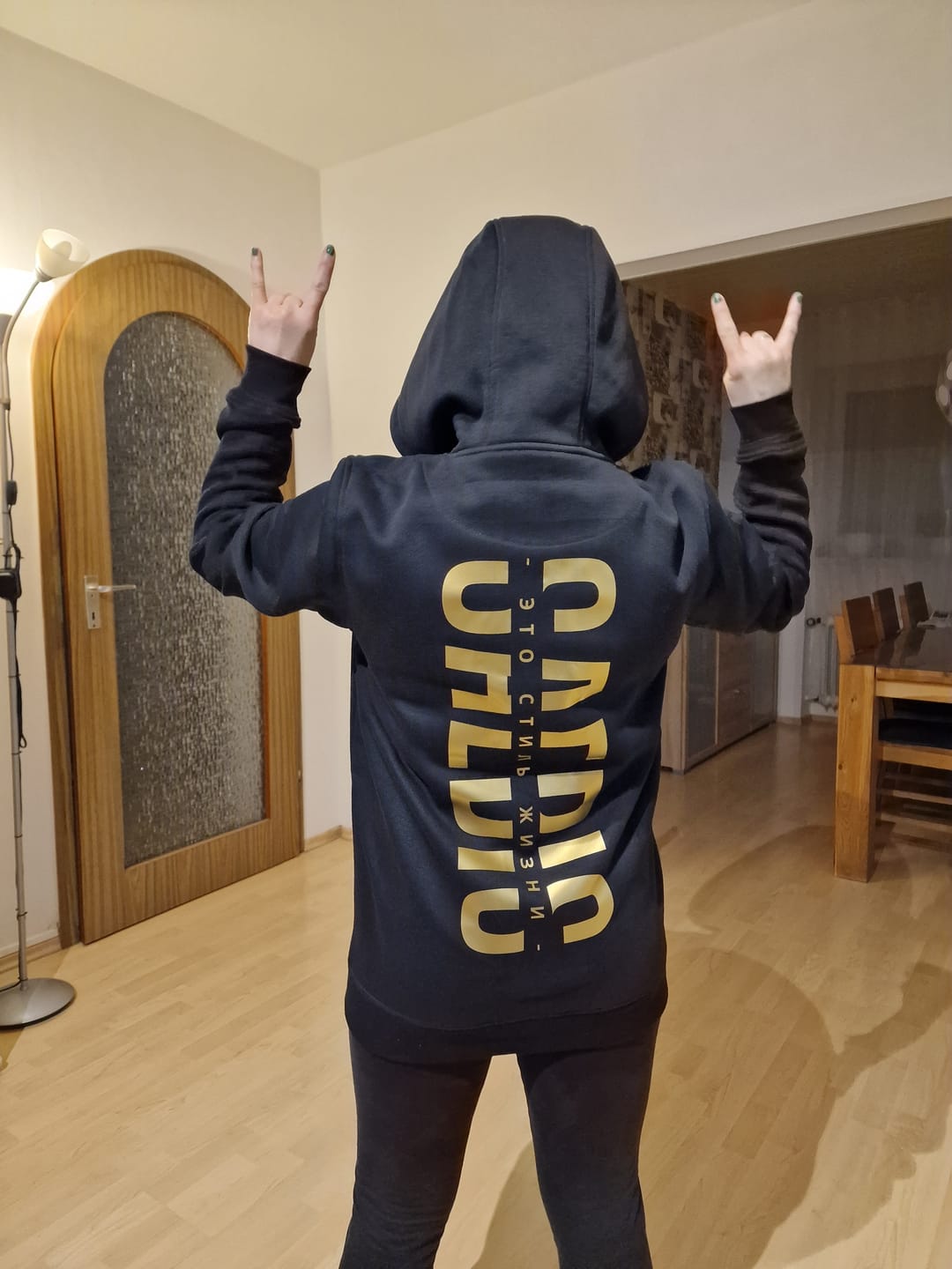 Customer photo review of Это стиль жизни - Damen Oversized Zip Hoodie Gold Edition mit Reißverschluss by SAEBIS®
