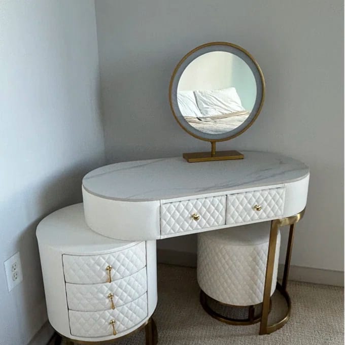 Customer photo review of Acodaiuy Vanity Desk | Makeup Vanity Desk White Vanity Table Dressing Table with Drawers Vanity Desk with Mirror & with Lights Makeup Table for Bedroom Bathroom - White