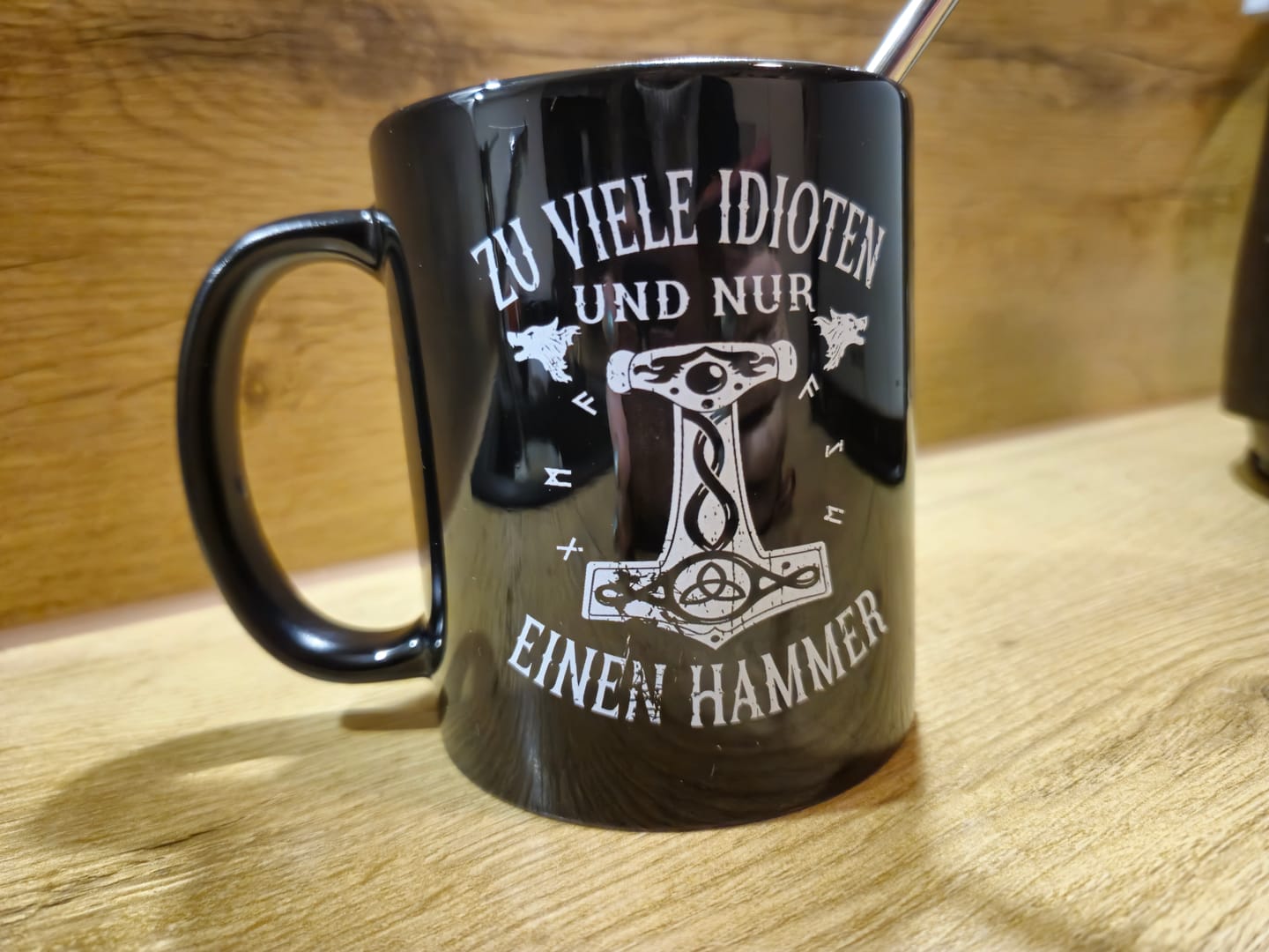 Customer photo review of Wikinger Spruch Kaffeebecher "Zu viele Idioten – Nur Einen Hammer" – Humorvoller Norse Mythos Becher für Skandinavien Fans