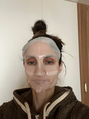 Customer photo review of CKD Ретино-Колаген 300Da Aбсорбираща хидрогел маска с ефект Стъклена кожа CKD Retino Collagen Small Molecule 300Da Pore & Elasticity Mask