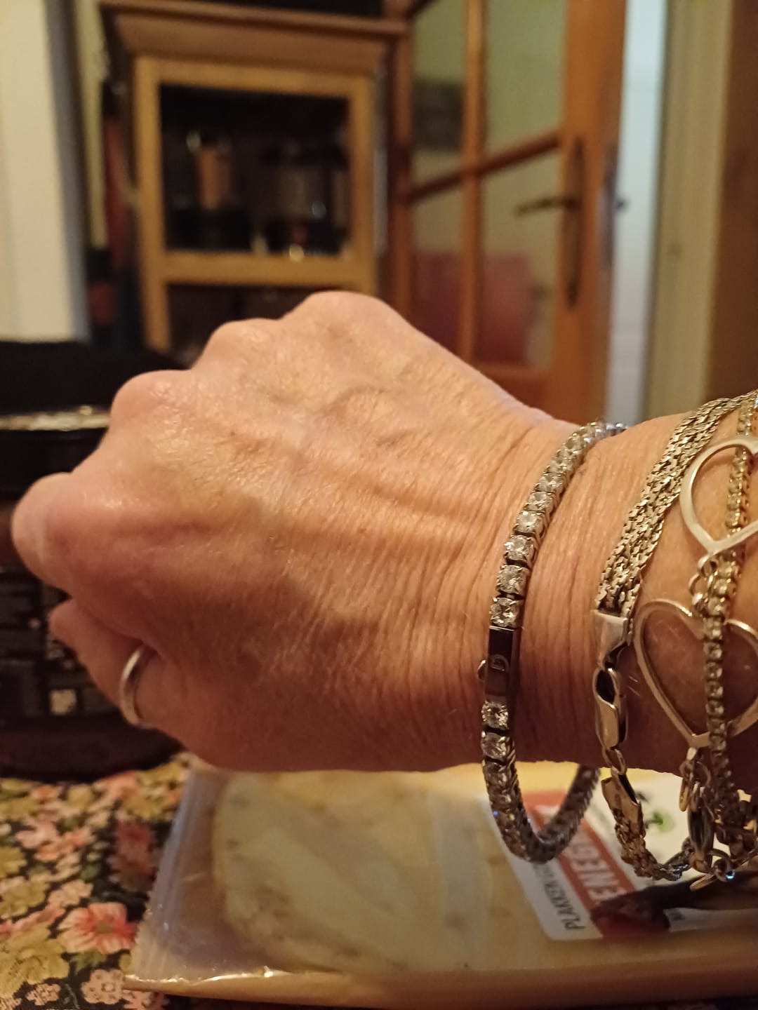 Customer photo review of TENNISBOY BRACELET. - 4MM WHITE GOLD