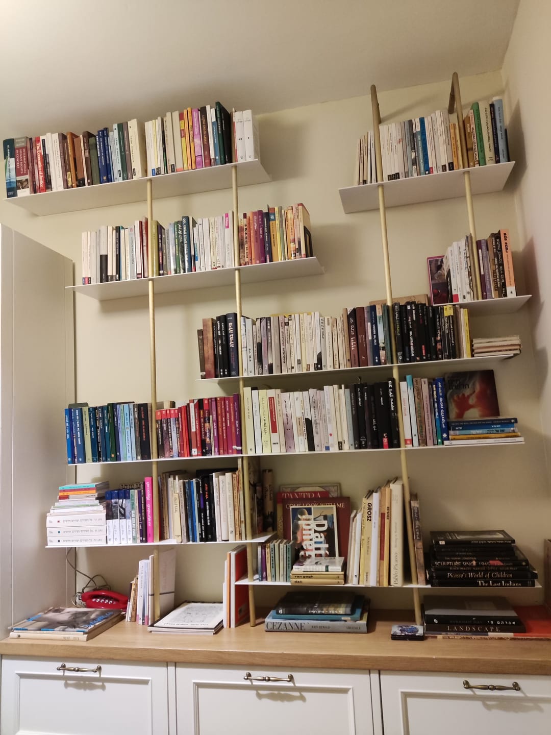 Customer photo review of ספריית מדפים בהזמנה אישית