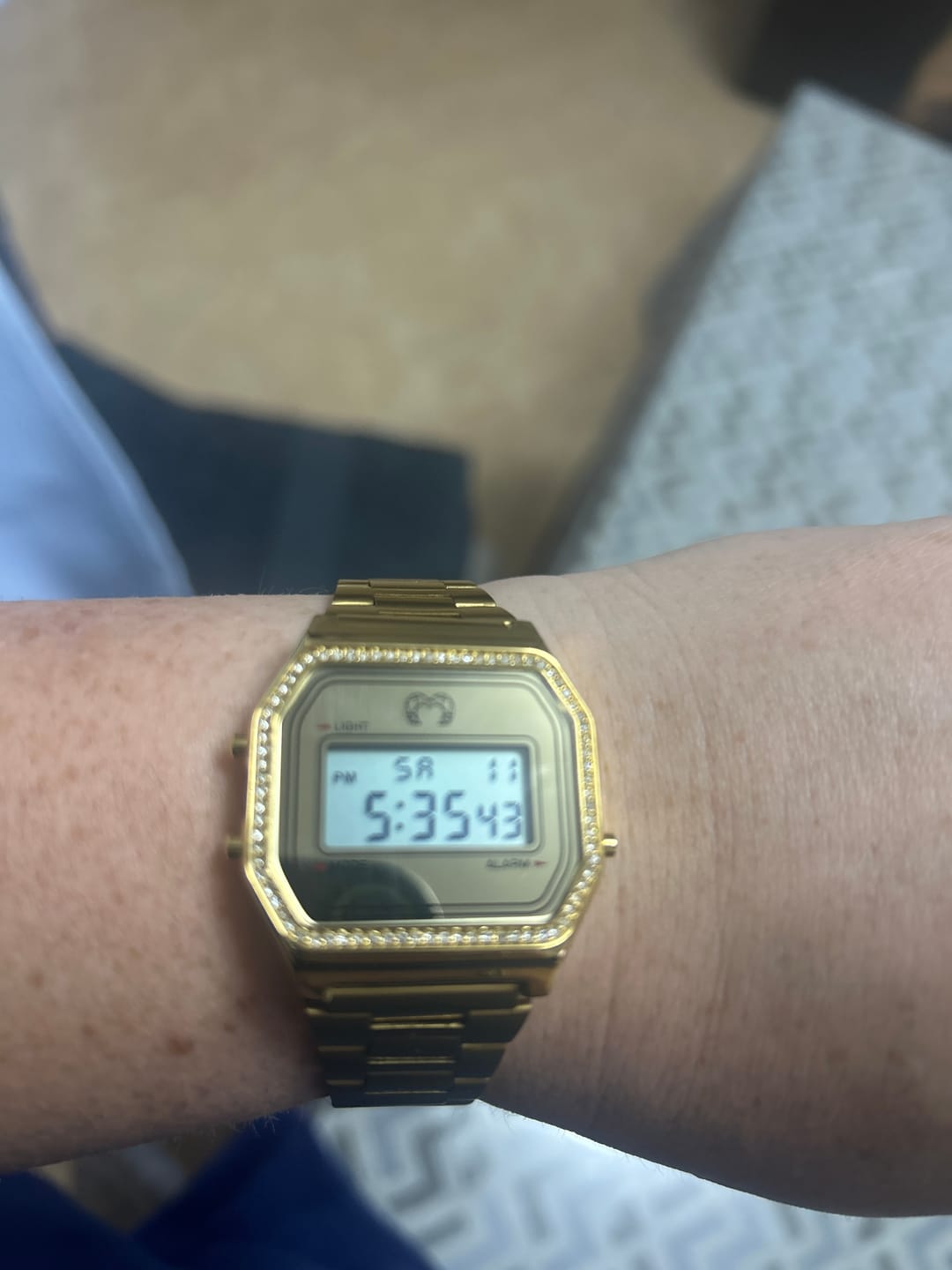 Customer photo review of Reloj Digital Vintage Brillo ~ Oro