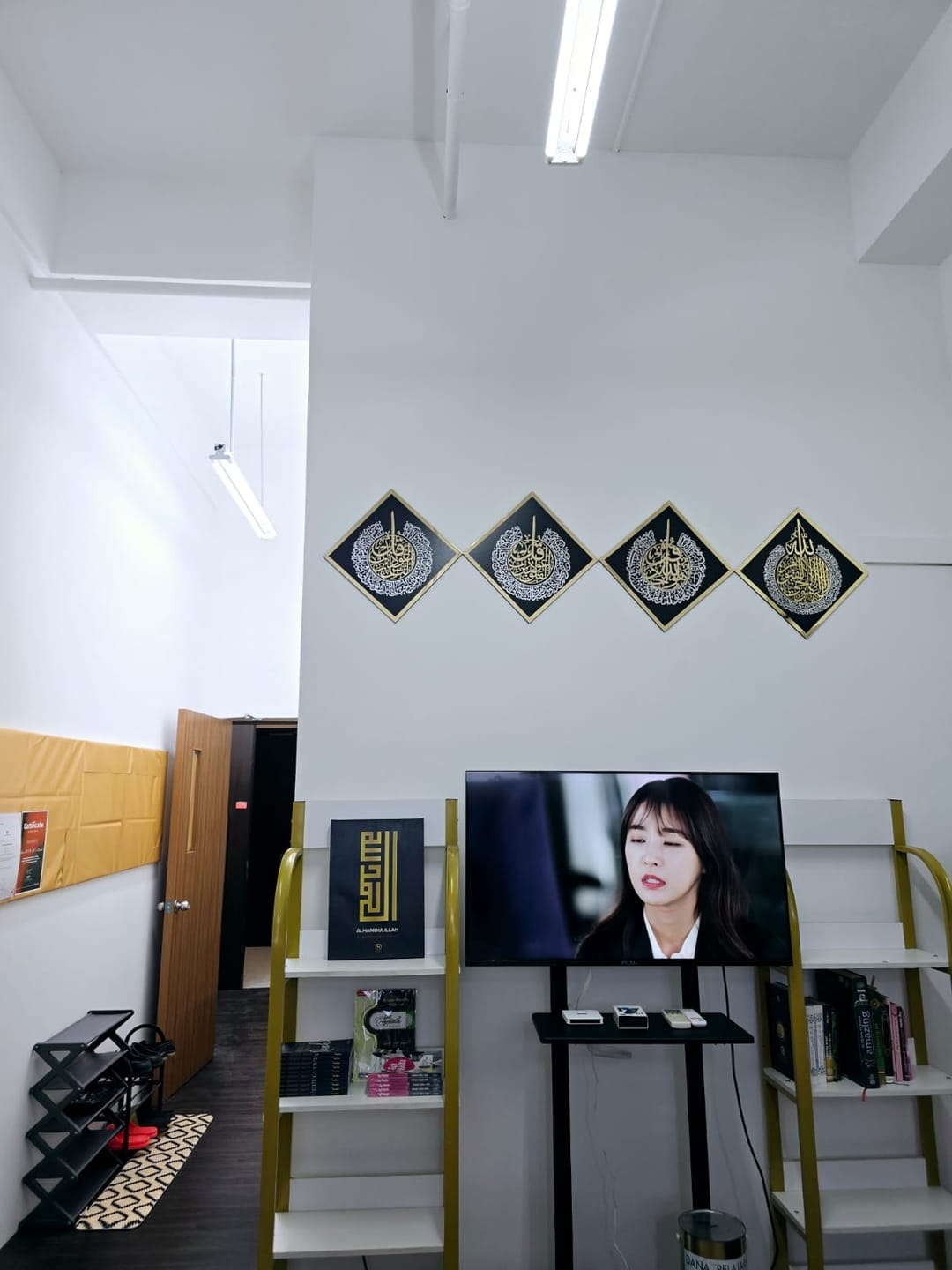 Customer photo review of Set of Ayatul Kursi, Surah Ikhlas, Surah Al Falaq and Nas Wooden Islamic Wall Art