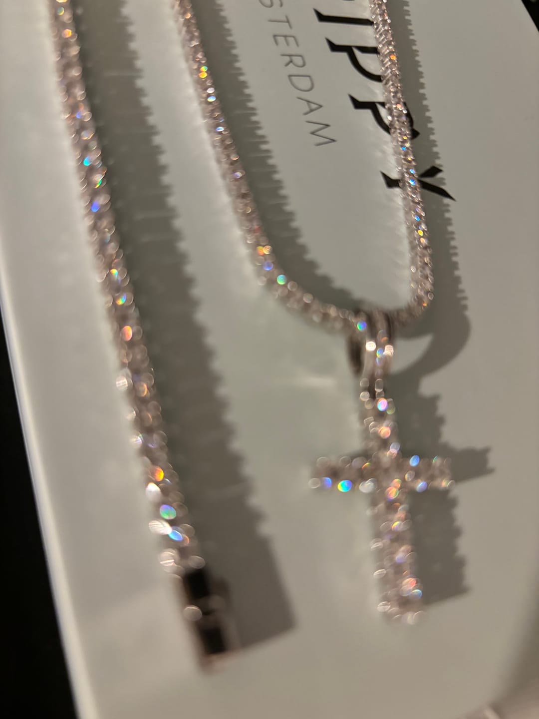 Customer photo review of MOISSANITE CROSS PIECE PENDANT. - WHITE GOLD