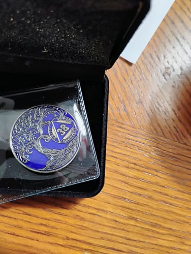 Customer photo review of 34mm Standard Size AA Medallion Velvet Box - Specialty Chip/Coin/Token Holder