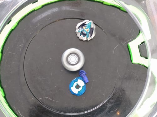 Customer photo review of Takara tomy Beyblade X UX-08 Silver Wolf 3-80FB Starter