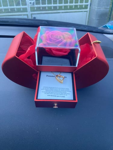 Customer photo review of Coffret Rose Éternelle & son Collier d'Amour - À la femme de ma vie - N'oublie jamais...