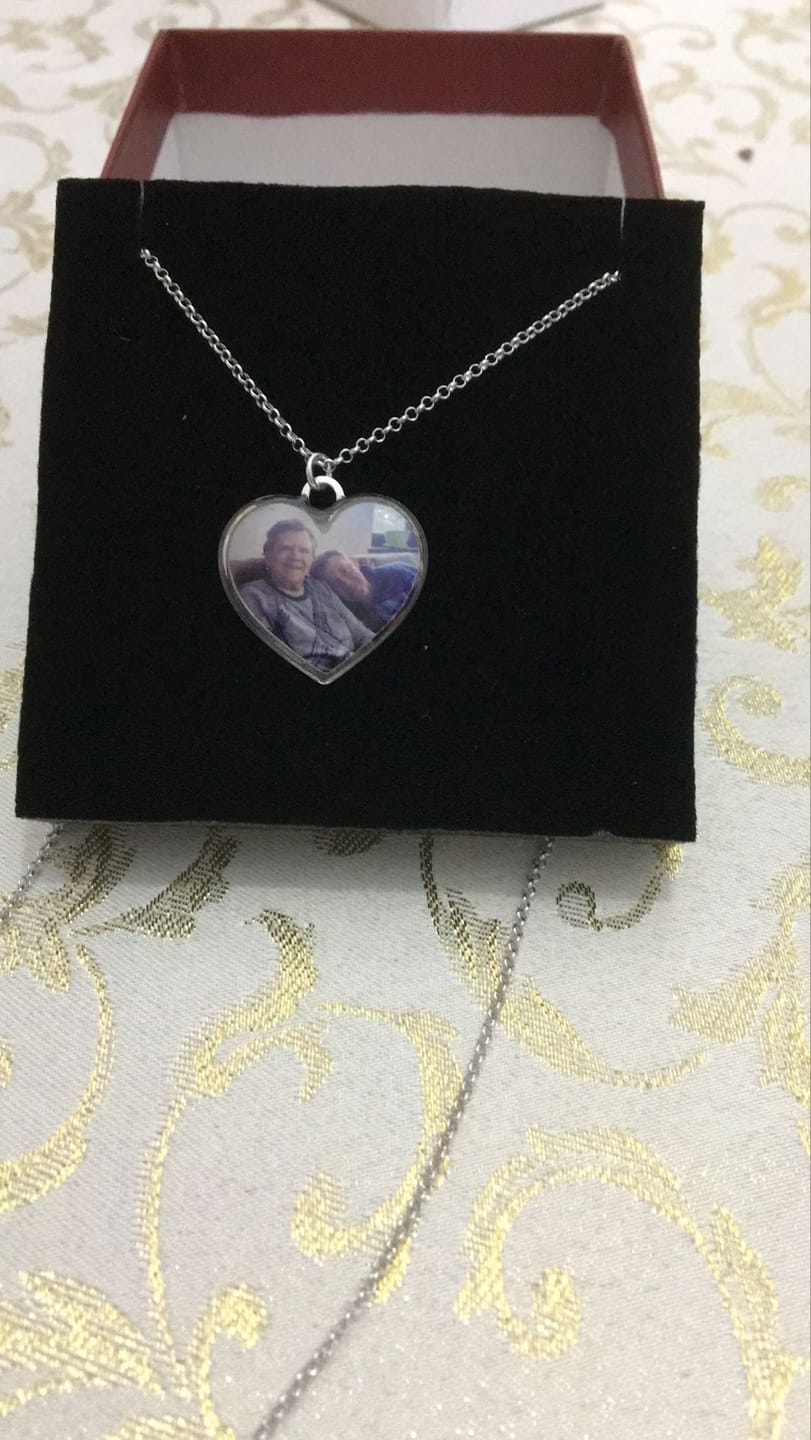 Customer photo review of Collana foto personalizzata forma cuore