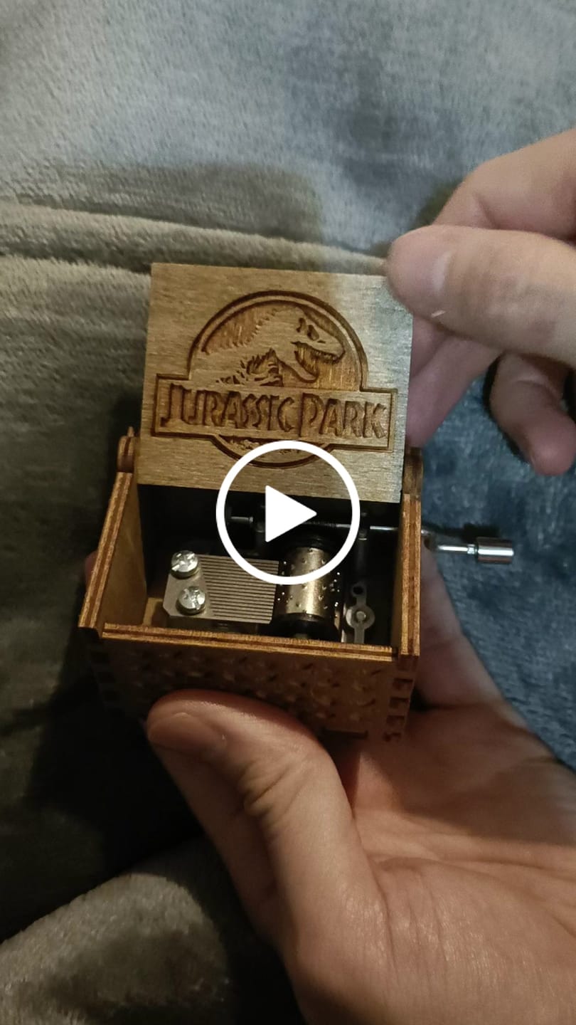 Customer video review of Boîte à Musique Jurassic Park