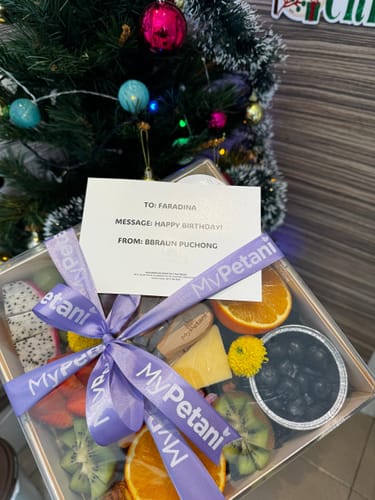 Customer photo review of Signature Cheese Fruit Platter (Available in S, M & L size)