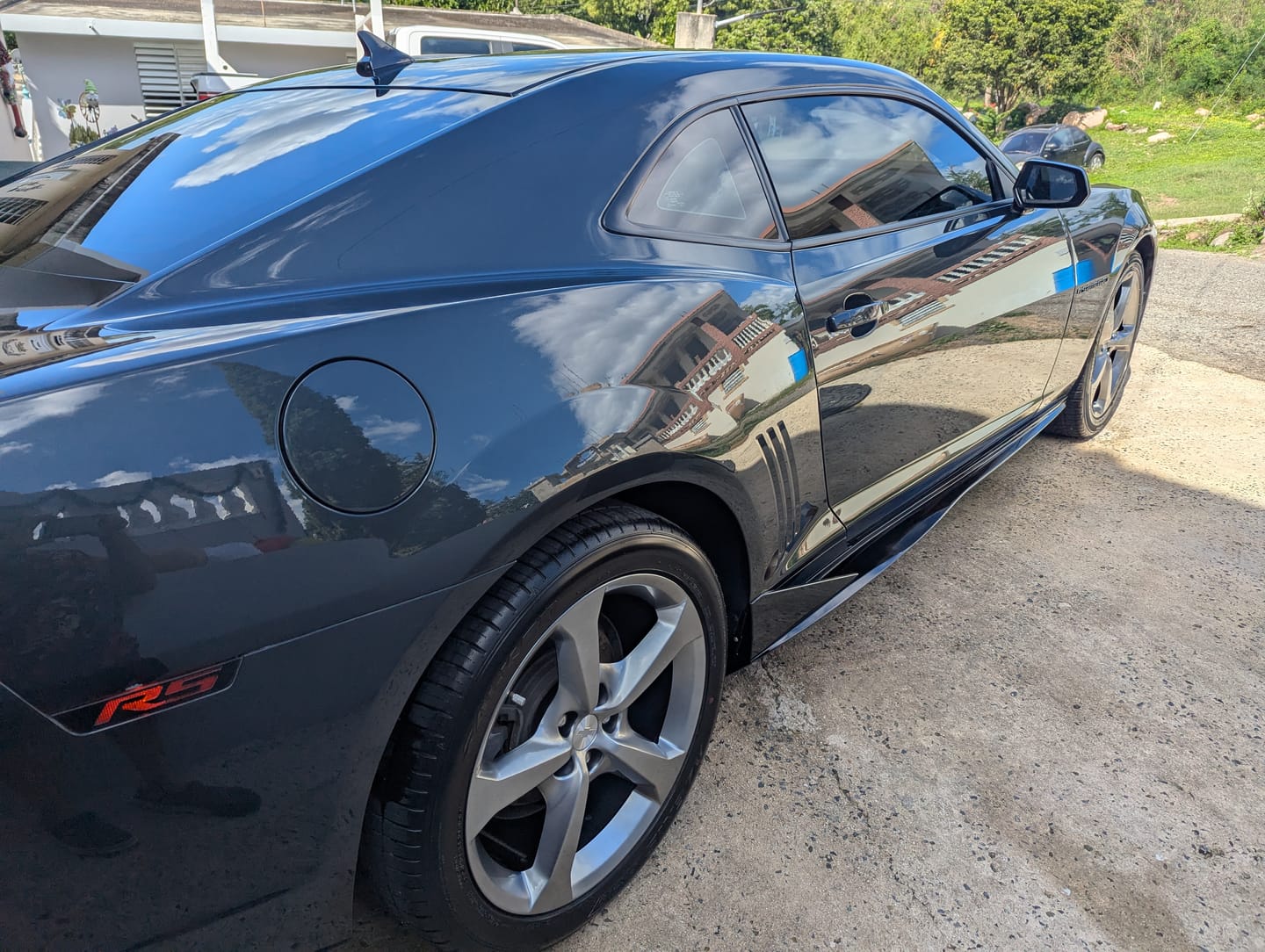 Customer photo review of 2010-2015 Chevy Camaro Evo Style Gloss Black Side Skirt Rockers