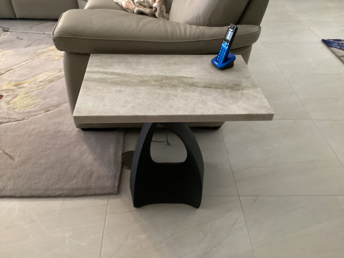 Customer photo review of End Table Legs 220 Tulipe 20H for Modern Round Tabletop