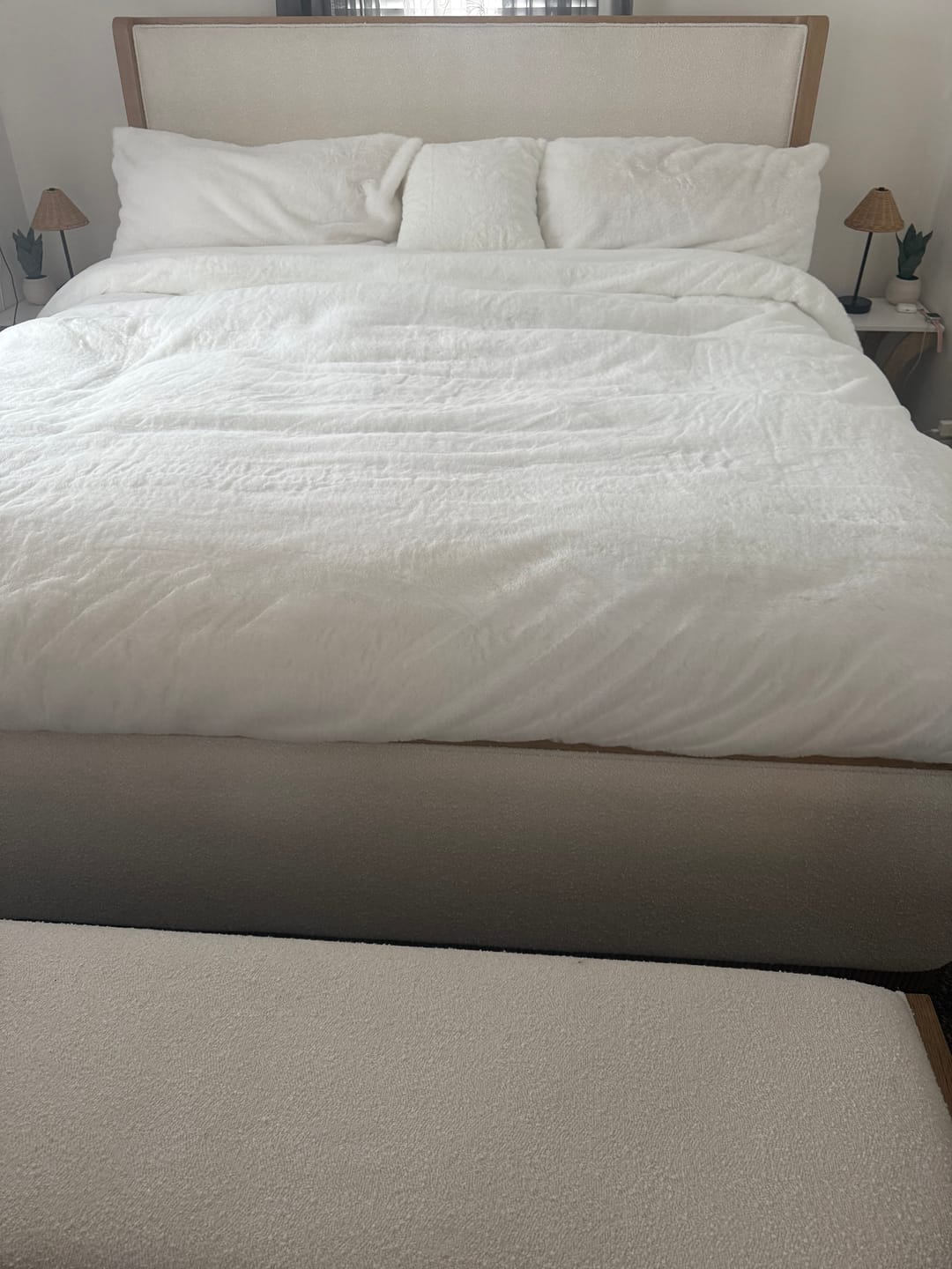 Customer photo review of CYRA Long Velvet Bedding Set