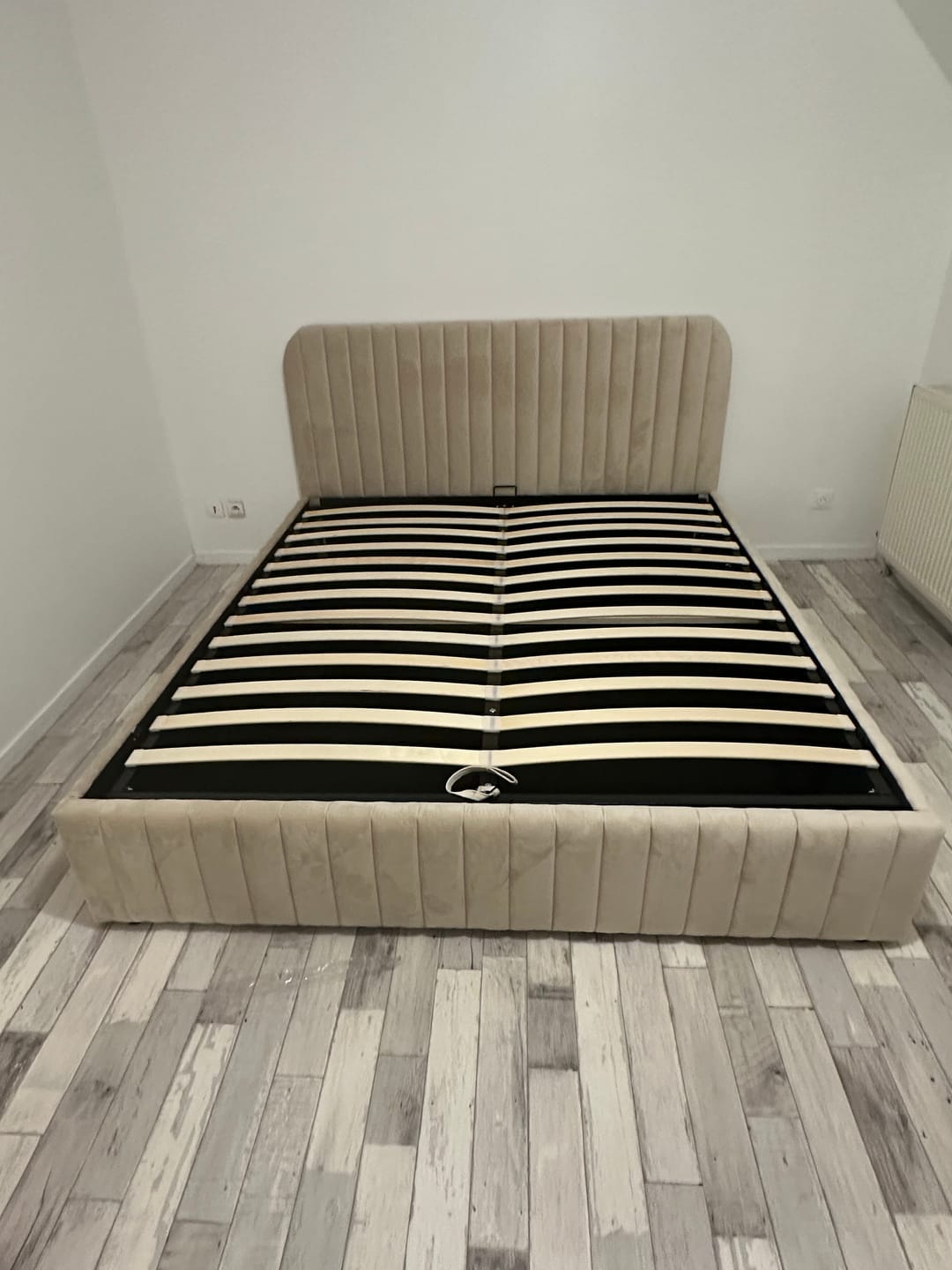 Customer photo review of Lit design avec coffre de rangement - MAELLE