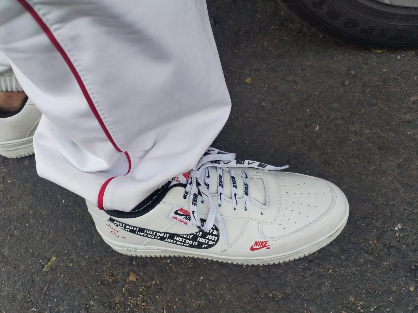 Customer photo review of Tenis 270 Blanco Negro Rojo