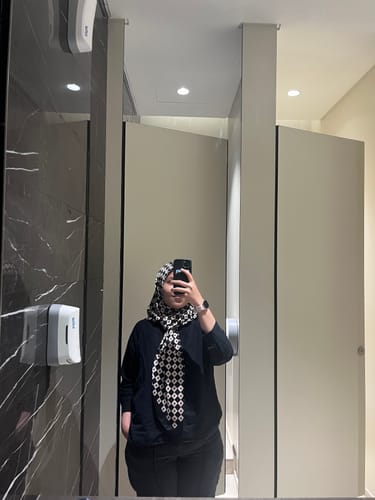 Customer photo review of Monogram Square (Black)