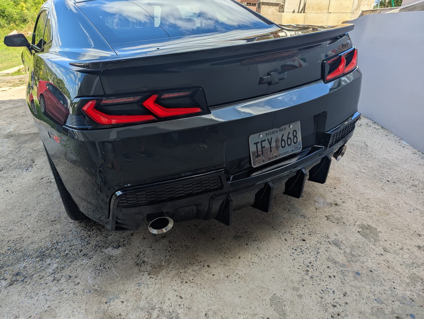 Customer photo review of 2014-2015 Chevy Camaro Evo Style Shark Fins Rear Diffuser Quad/Single Tips