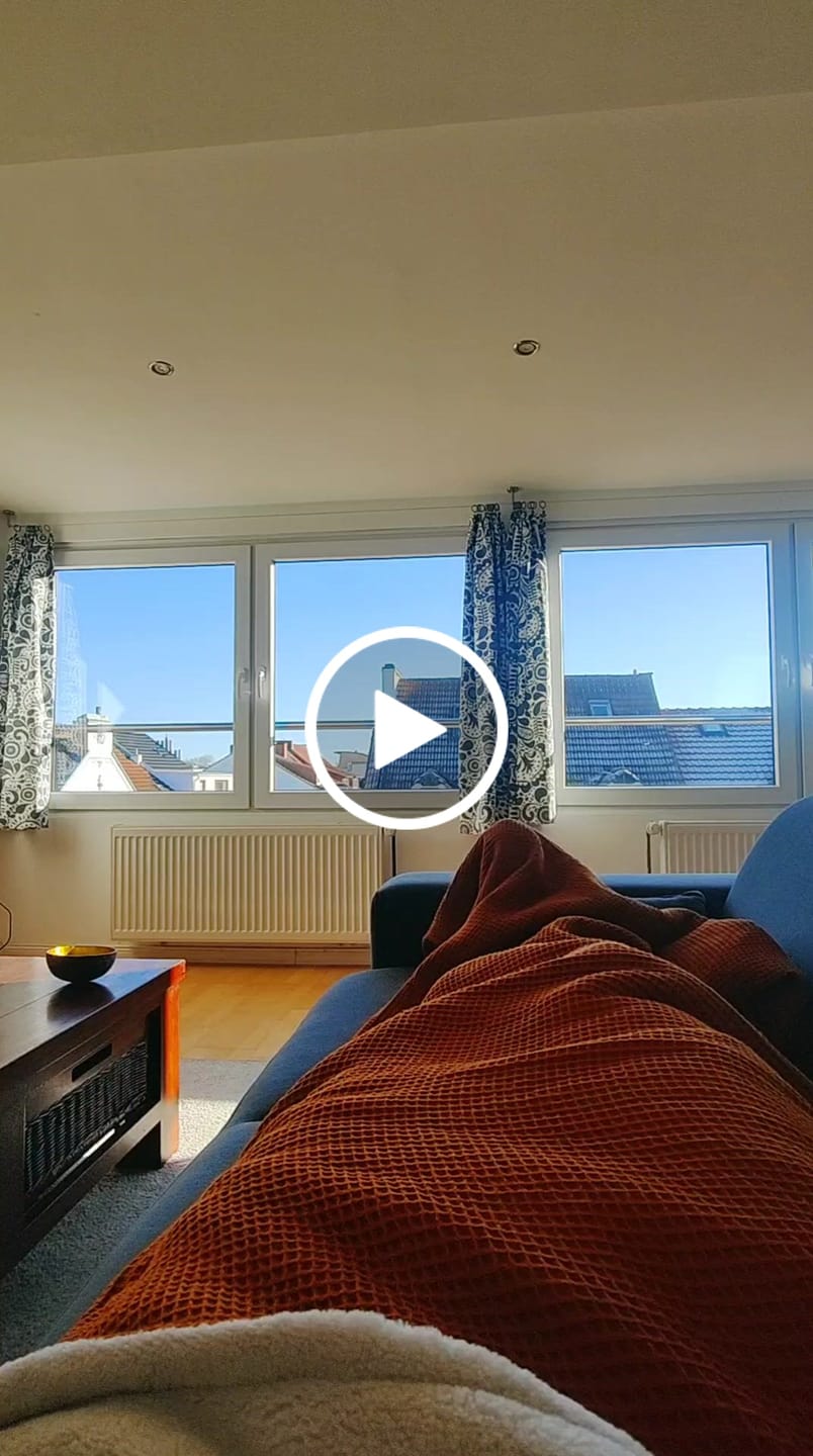 Customer video review of Kuscheldecke • Vollkommen •  210 x 145 cm • "Limited Edition" • Cognac • Beige
