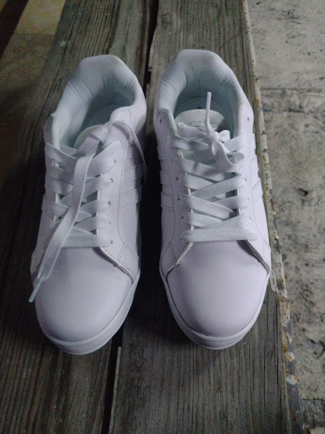 Customer photo review of Tenis Neo Grand Court Blanco Total