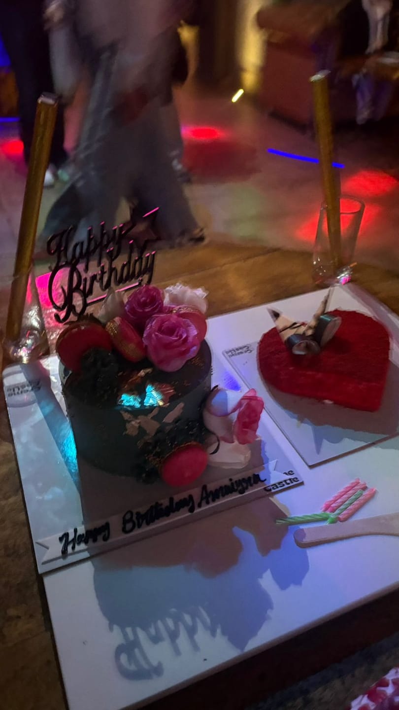 Customer photo review of Bottle Green Floral Cake