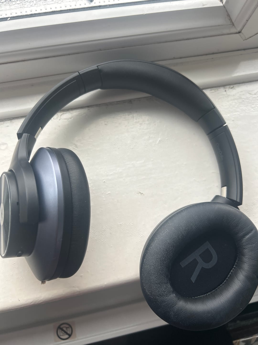 Customer photo review of Oneodio A Series - Bluetooth 5.0 Active Noise Cancelling Wireless Headphones - Built-in Microphone, Type C Charging & Carry Case