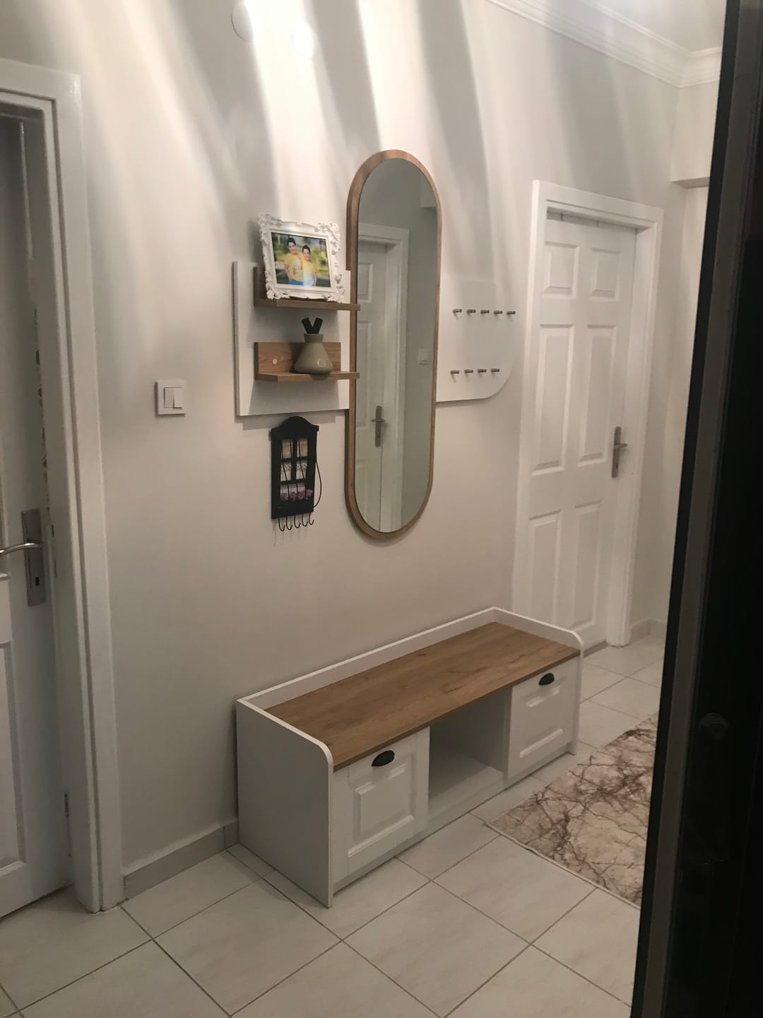 Customer photo review of Rani EE101 Aynalı Vestiyer Modern Portmanto Duvar Askısı Ayakkabılık Renk: Beyaz - S. Ceviz