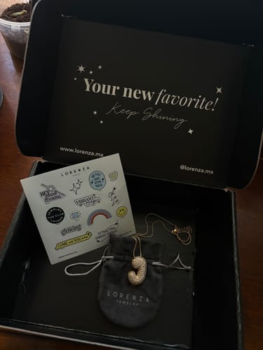 Customer photo review of Collar Inicial Bubble Grande Con Zirconias