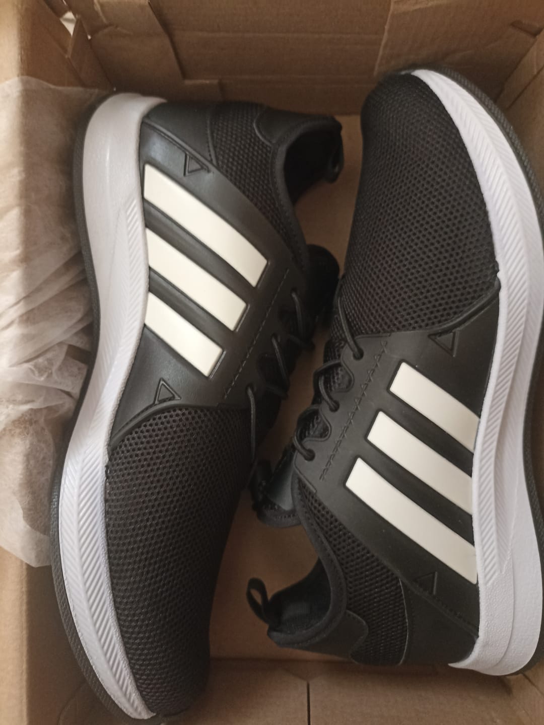 Customer photo review of Tenis 018 Negro Blanco