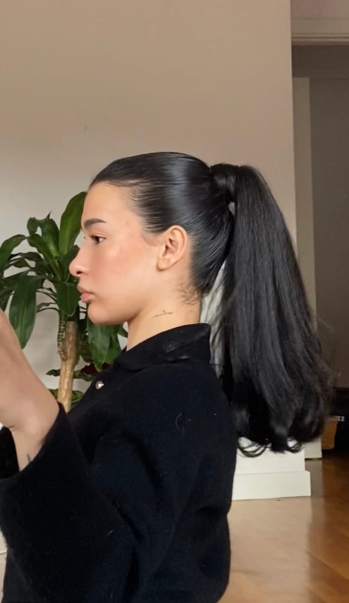 Customer photo review of LAMARA PONYTAIL DARK BROWN