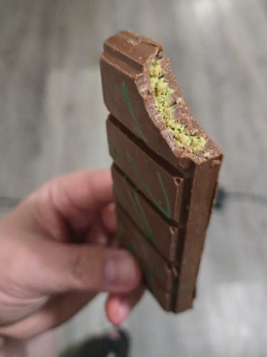 Customer photo review of Knafeh Chocolate Bar (Pistachio)