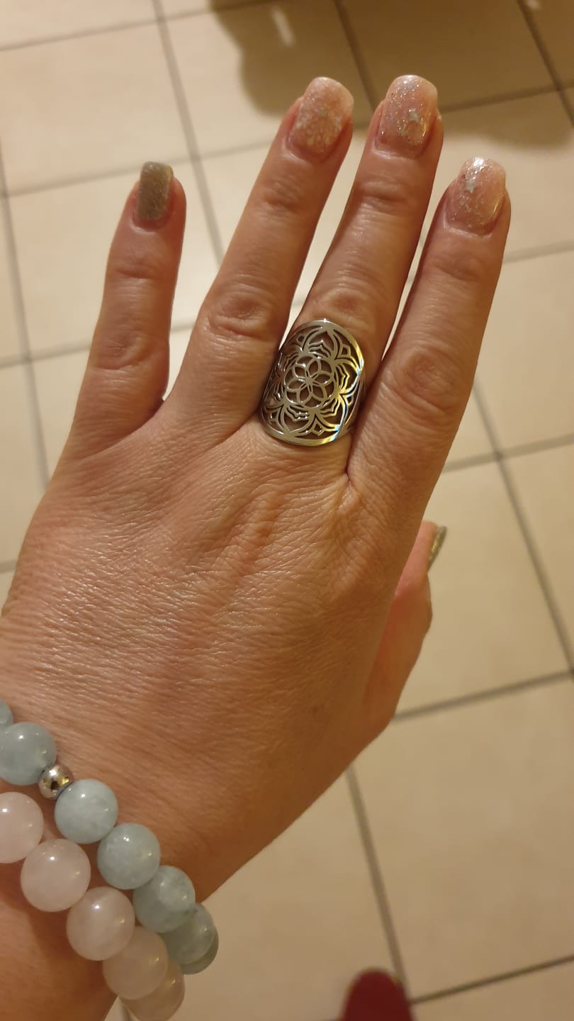 Customer photo review of Bague Ajustable "Fleur de Mandala"