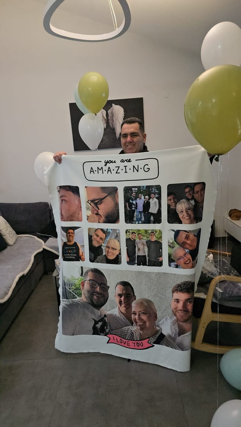 Customer photo review of שמיכה בעיצוב אישי - קולאז׳ תמונות AMAZING