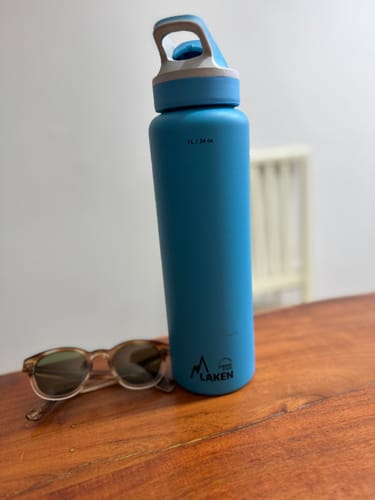 Customer photo review of בקבוק שתיה לאקן תרמו סאמיט ספורט עם פקק קשית 1 ליטר - תכלת