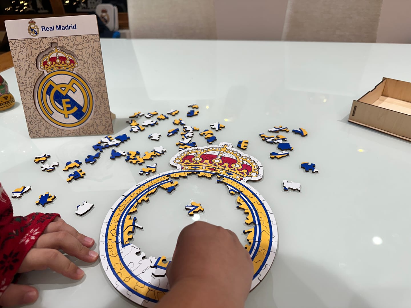 Customer photo review of Real Madrid CF® Logo - Rompecabezas de Madera
