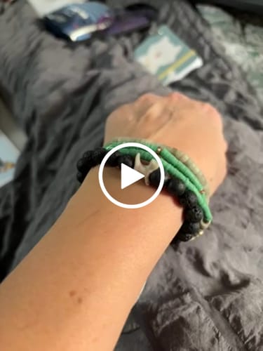 Customer video review of STRĀ Cat Beaded Bracelet